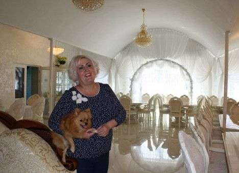 Скандальная мэр Славянска показала прессе свои «скромные» апартаменты  (ФОТО)