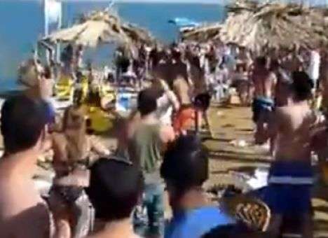 В Польше футбольные фанаты избили моряков (ВИДЕО)