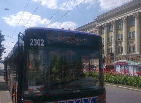 Дончан заперли в троллейбусе, пока Президент поздравлял шахтеров (ФОТО)