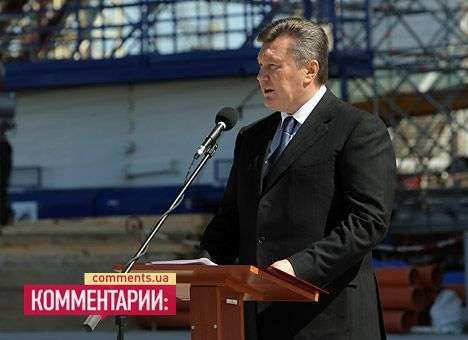 Виктор Янукович поздравил харьковчан и послушал военные оркестры