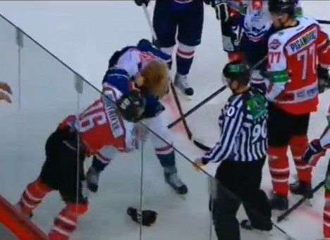 Как в Донецке подрались хоккеисты (ВИДЕО)