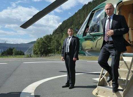 Путин понаблюдал за тонущими россиянами с вертолета