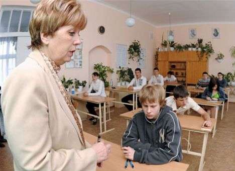 Украинские педагоги жалуются на низкие зарплаты