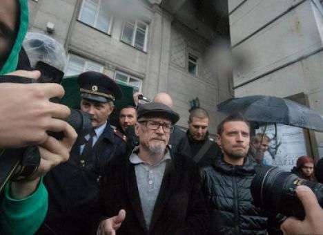 Полиция вытеснила акцию оппозиционеров в центре Москвы, есть задержанные
