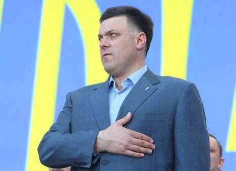 Тягнибок просверлил себе «глазок». В Европу