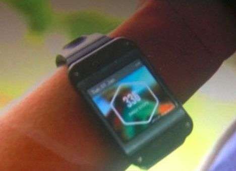 За несколько дней до анонса в интернет попали снимки Samsung Galaxy Gear