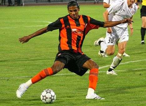 Экс-форвард «Шахтера» останется в «Сент-Этьенне» до 2015 года