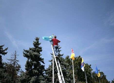 В День рождения города в Одессе сорвали флаг Партии регионов  (ФОТО)