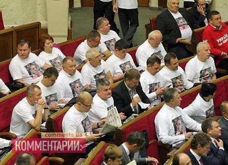 Опозиционеры пришли в Раду в униформе (ФОТО)