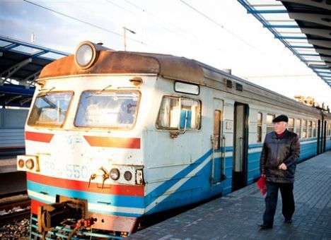 Киевляне в час-пик штурмуют оставшиеся в «живых» городские электрички