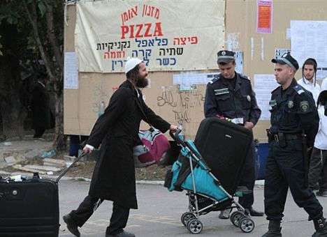 Хасиды едут из Умани еще до наступления еврейского Нового года