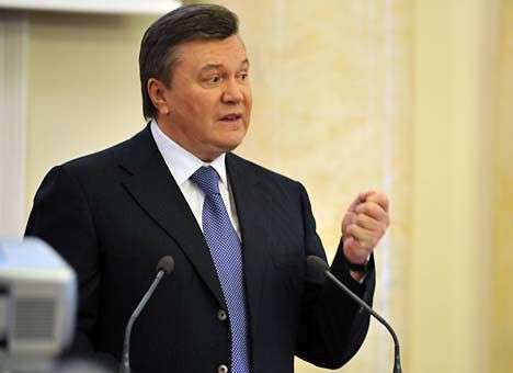 Президент приказал Азарову не забывать о деньгах на молодежь