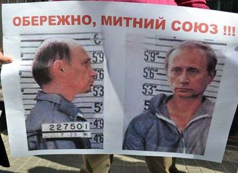Одесская «Свобода» с сыром и молоком пикетировала Генконсульство России (ВИДЕО)
