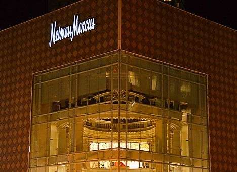 Сеть люксовых универмагов в США продадут пенсионному фонду