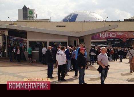 Возле «Олимпийского» гуляют британцы и дежурит милиция
