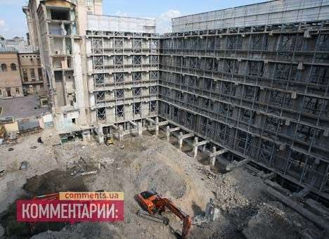 ЦУМ начал «уходить» под землю (ФОТО)