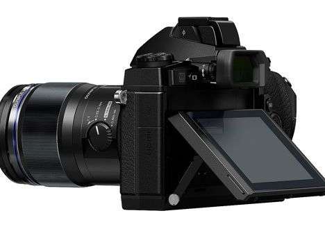 Olympus представляет «беззеркалку» со стабилизатором по пяти осям