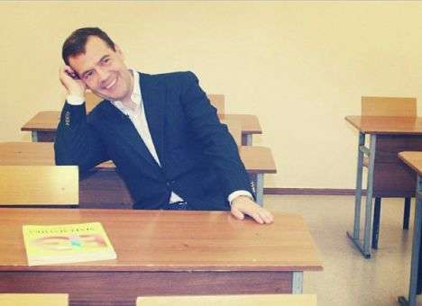 Медведеву стукнуло 48