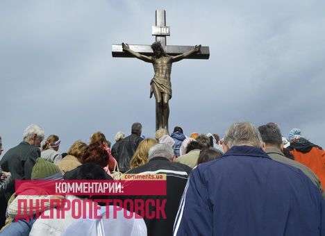 На Днепропетровщине установили гигантскую статую живого распятого Христа (ФОТО)