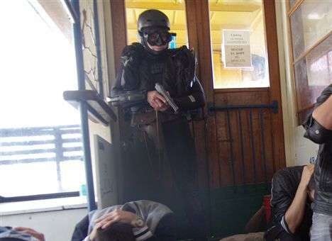 На вокзале в Симферополе пьяный СБУшник прострелил иностранцу глаз