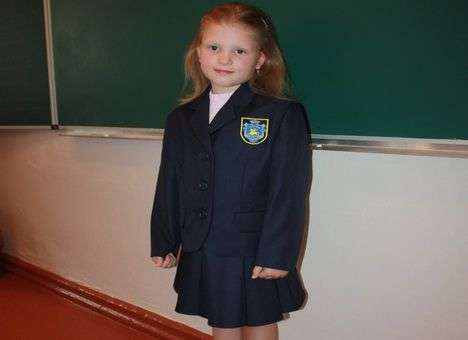 На Днепропетровщине Партия регионов «присвоила» себе бюджетную школьную форму