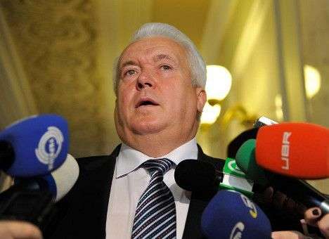 «Регионалы» ищут способ защититься от падающих фотоаппаратов