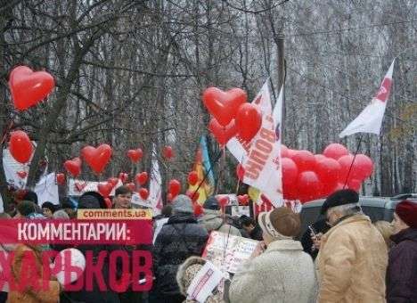 Под судом собралась толпа друзей и врагов Тимошенко
