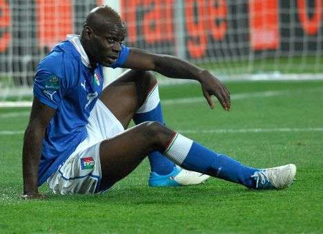 Балотелли угрожал убить рефери