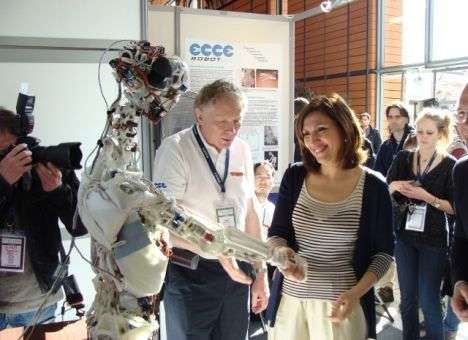 Инженеры приблизили анатомию роботов к человеческой (ФОТО)