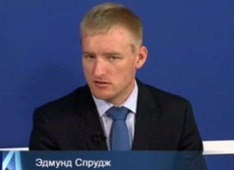 Министру Латвии разрешили премировать любовницу
