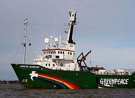 Greenpeace нанял адвокатов всем арестованным активистам
