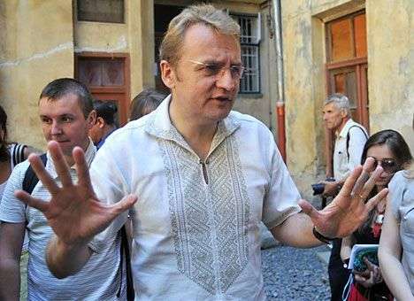 Мэр Львова призвал ФФУ объяснить ФИФА, что Шухевич не нацист