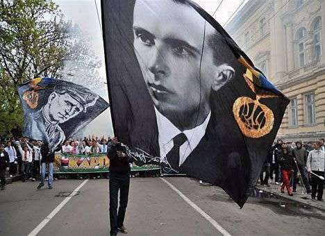 Львовские фаны не откажутся от Бандеры и Шухевича