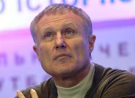 Попов бросил камень в сторону Суркиса