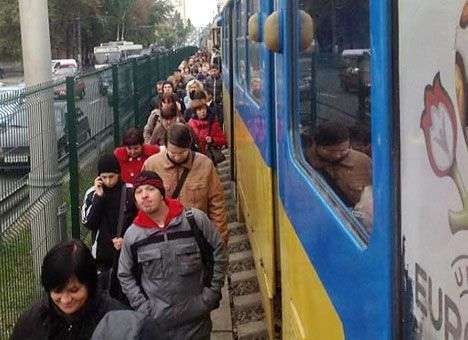 В Киеве остановился скоростной трамвай (ФОТО)