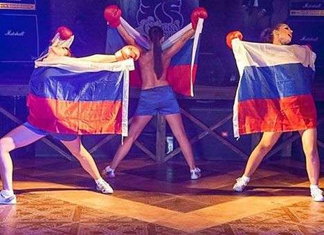 Шоу-балет заподозрили в осквернении российского флага
