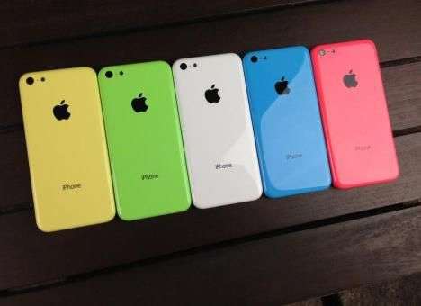 В Америке вдвое рухнули цены на разноцветные iPhone