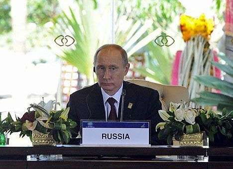 Путин заговорил на индонезийском языке
