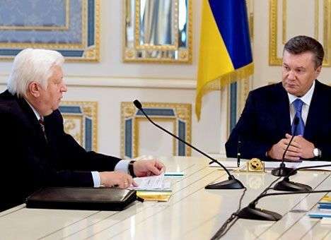 Президент поручил Пшонке оценить действия фанов матча Украина-Сан-Марино