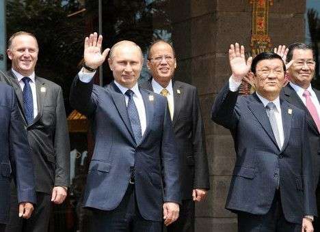 Путин отметил день рождения с китайцами за рюмкой водки