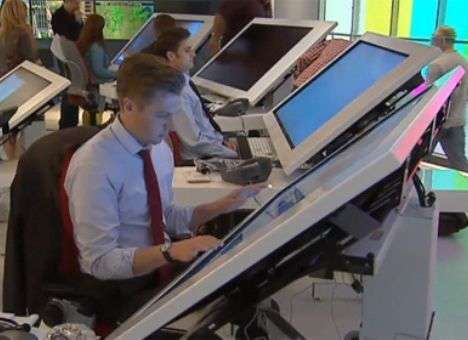 Американский телеканал установил в студии гигантские планшеты