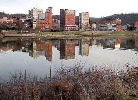 Бывший полицейский обстрелял здание суда в США