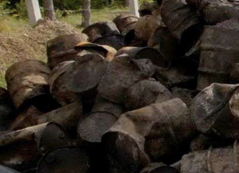 СБУшники откопали тонны опасных ядохимикатов под Судаком