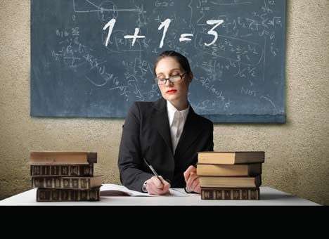 В учителя толкают троечников