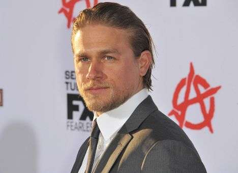 Чарли Ханнэм отказался сниматься в «50 оттенках серого» после протестов фанатов книги