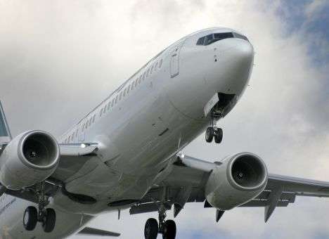 Boeing во время полета над Индией потерял кусок обшивки