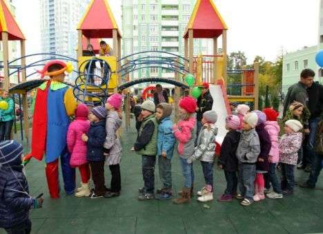 В «Парковых озерах» открыли новую детскую площадку