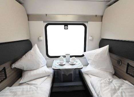 Железная дорога затарилась одеялами почти на 5 млн.