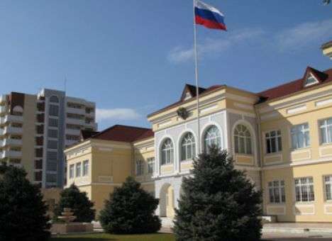 Посольство РФ в Баку закидали ботинками