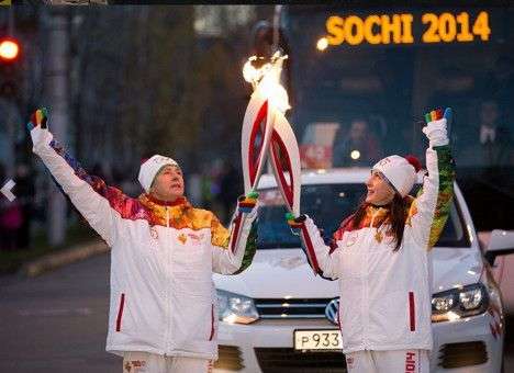 Олимпийский факел взорвался в руках подростка (ВИДЕО)